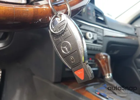 2011 Mercedes-Benz E 550 из США, поврежденный, VIN WDDKK7CF0BF081163